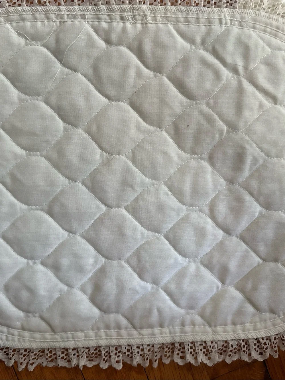 Vintage Quilted Floral Placemats Set of 4 -Oval Lace Trim Wildflower Cottagecore